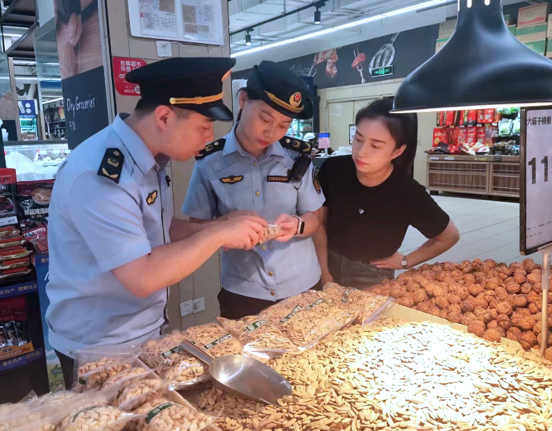 重庆市涪陵区崇义街道市场监管所开展散装食品规范经营宣传指导完美体育(图1)